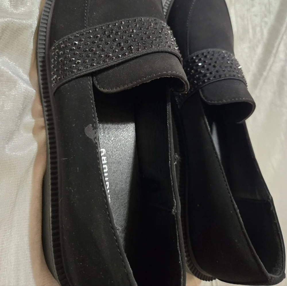 Womens Black Slip-On Loafers with Embellished Band By CLaundry Size 8 NWOB